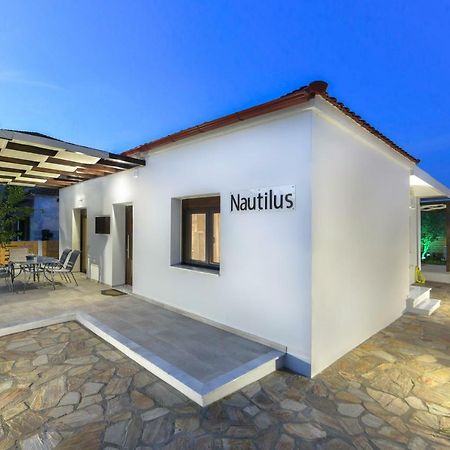 Νautilus Luxury Apartments イエリソス エクステリア 写真